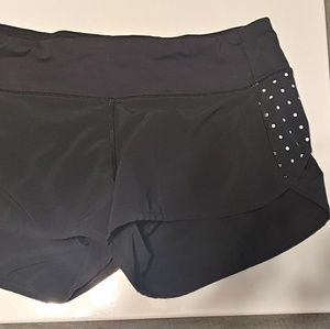 Lululemon Speed Up Shorts 2.5" - Size 6